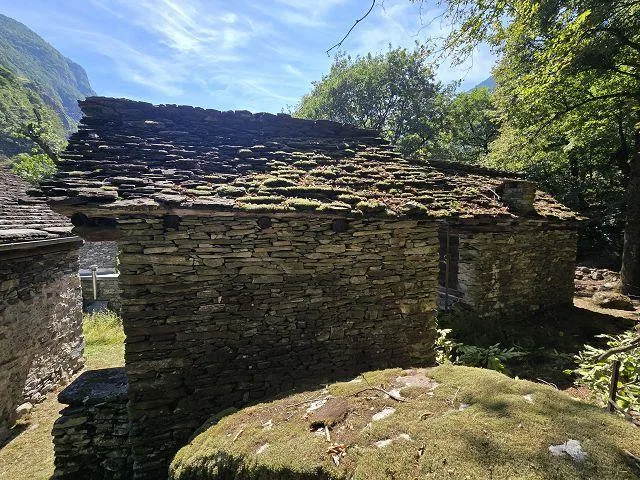 Drei Rustici zum Ausbauen mit viel Land sehr ruhige, sonnige Lage /... – Foto 17 von 29