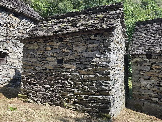 Drei Rustici zum Ausbauen mit viel Land sehr ruhige, sonnige Lage /... – Foto 21 von 29