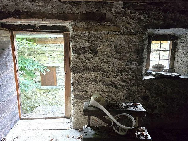 Drei Rustici zum Ausbauen mit viel Land sehr ruhige, sonnige Lage /... – Foto 6 von 29
