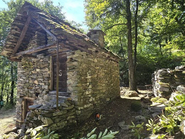 Drei Rustici zum Ausbauen mit viel Land sehr ruhige, sonnige Lage /... – Foto 20 von 29