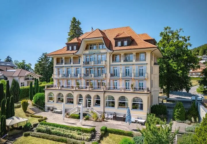 MAJESTÄTISCH ÜBER DEM THUNERSEE - PARKHOTEL OBERHOFEN