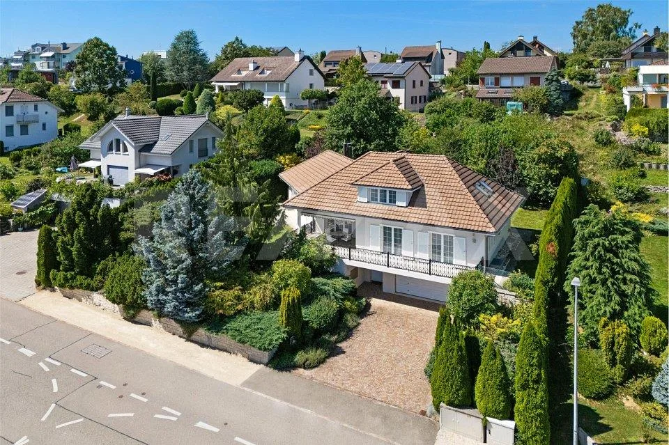 Aufgeweckte Villa mit idyllischem Garten (Bankengeprüft)