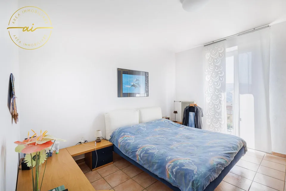 AMPIA CASA DI 6.5 LOCALI IN ZONA RESIDENZIALE A MORBIO INF.