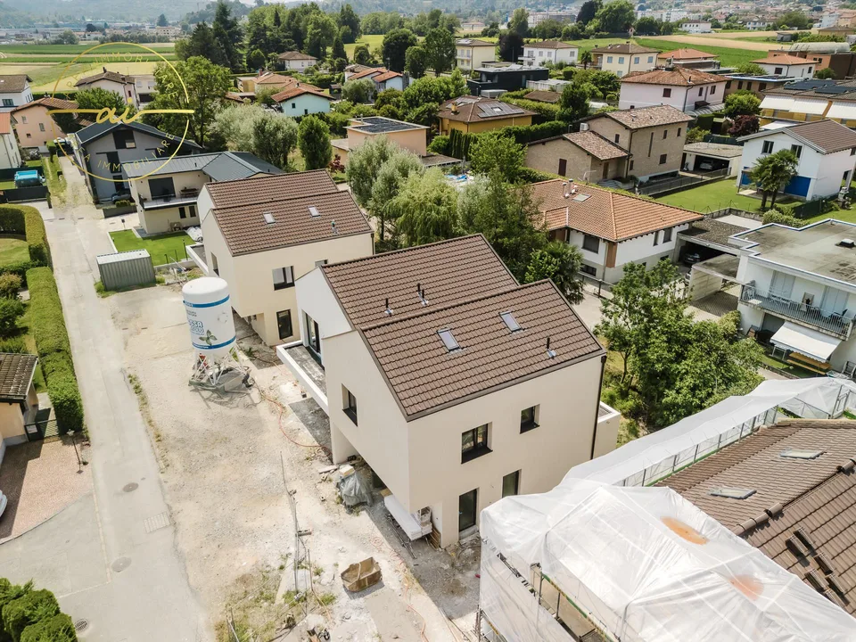 NUOVA VILLETTA IN COSTRUZIONE CON GIARDINO PRIVATO