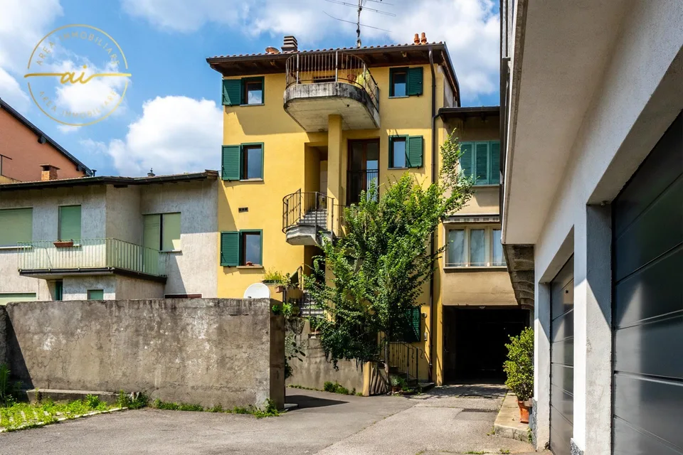 CASA PLURIFAMILIARE CON 3 APPARTAMENTI IN VENDITA