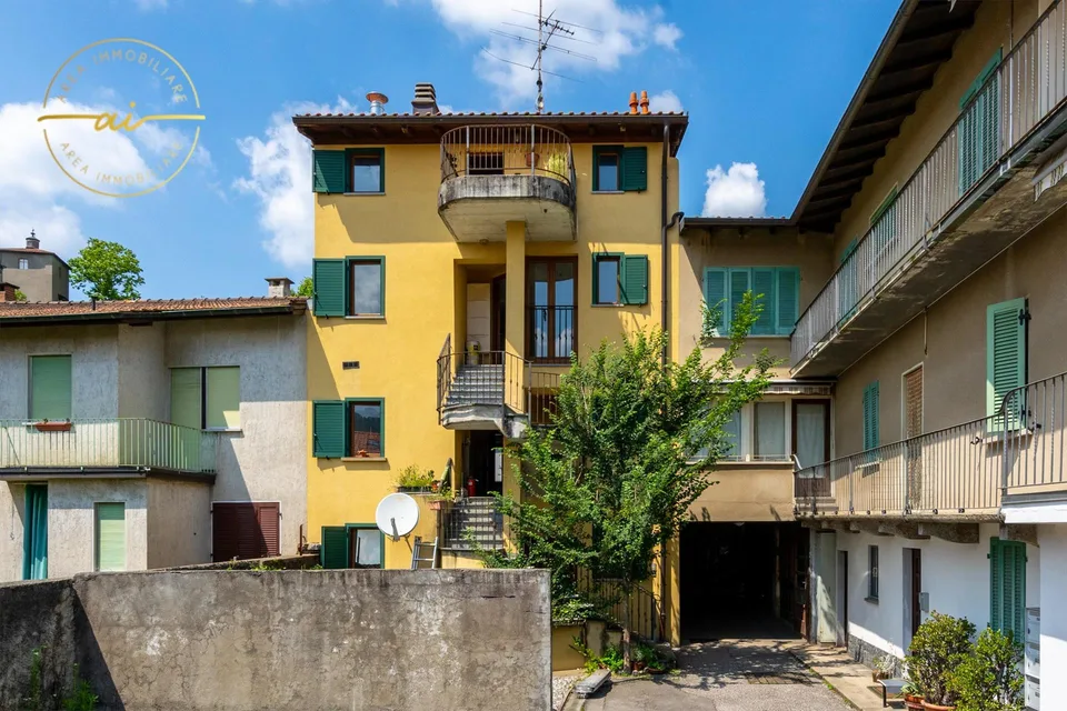 CASA PLURIFAMILIARE CON 3 APPARTAMENTI IN VENDITA