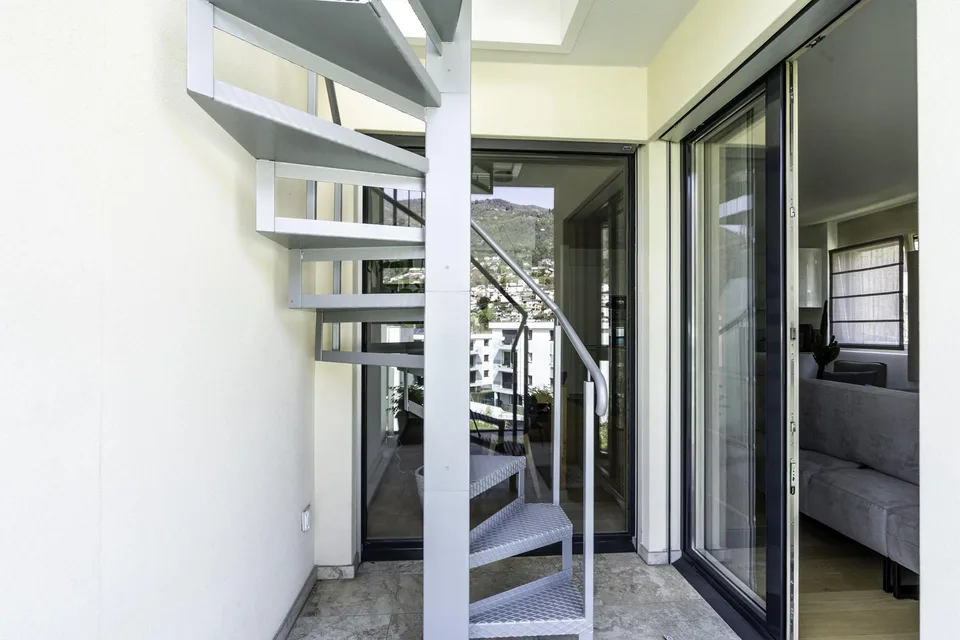ATTICO MODERNO E LUMINOSO 3.5 LOCALI CON TERRAZZA PANORAMICA