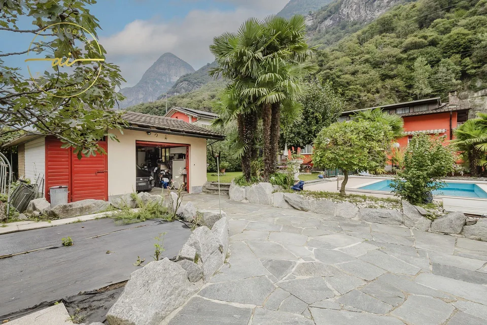CASA UNIFAMILIARE CON GIARDINO E PISCINA