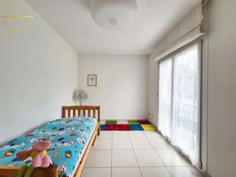 LUMINOSA CASA DI TESTA DI 5.5 LOCALI NEL VERDE – foto 11 di 13