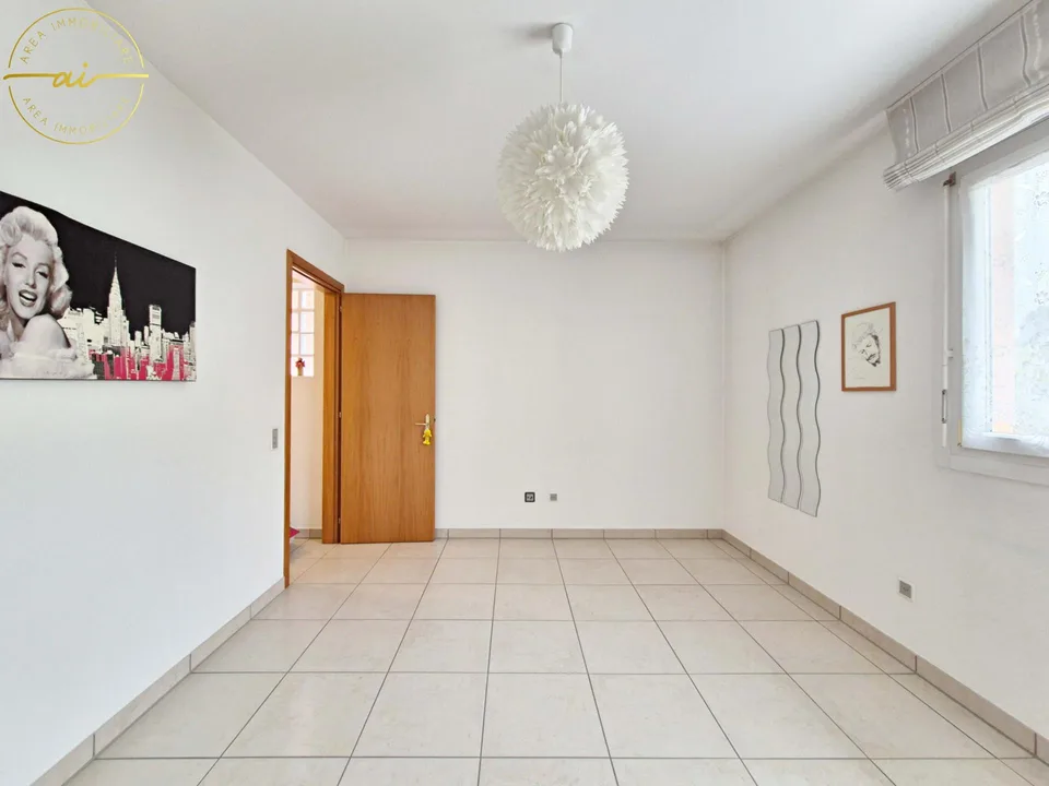 LUMINOSA CASA DI TESTA DI 5.5 LOCALI NEL VERDE – foto 9 di 13