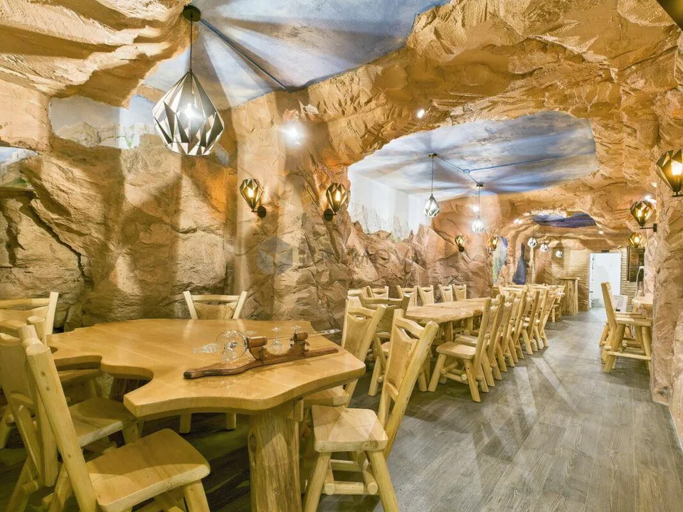Hotel & Restaurant mit Einliegerwohnungen, Rebberg und Bauland in P... – Foto 13 von 30