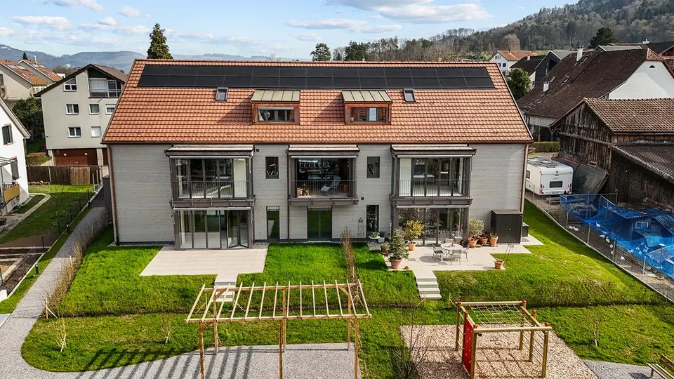 3½-Zimmer Erdgeschosswohnung mit Wintergarten, Sitzplatz und Garten
