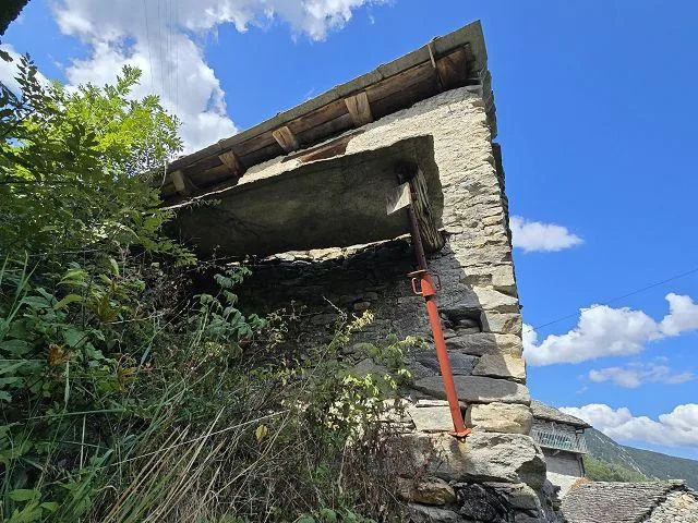 Rustico zum Ausbauen im Dorfkern mit kleinem Garten / Grande stalla... – photo 10 of 19