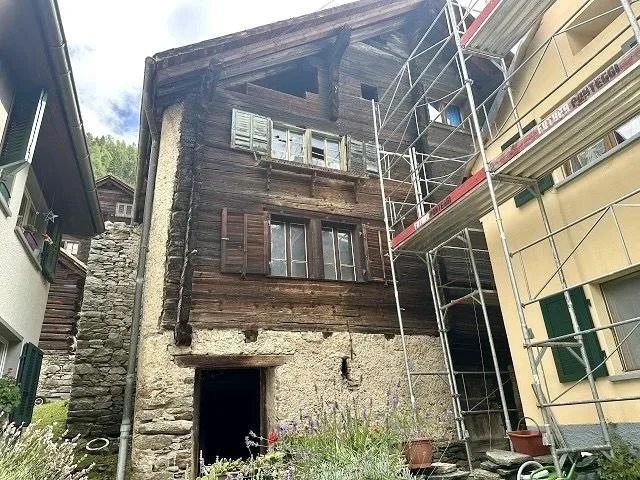 4--Zimmer-Hausteil zum Ausbauen im Dorfkern / parte di una casa di ...