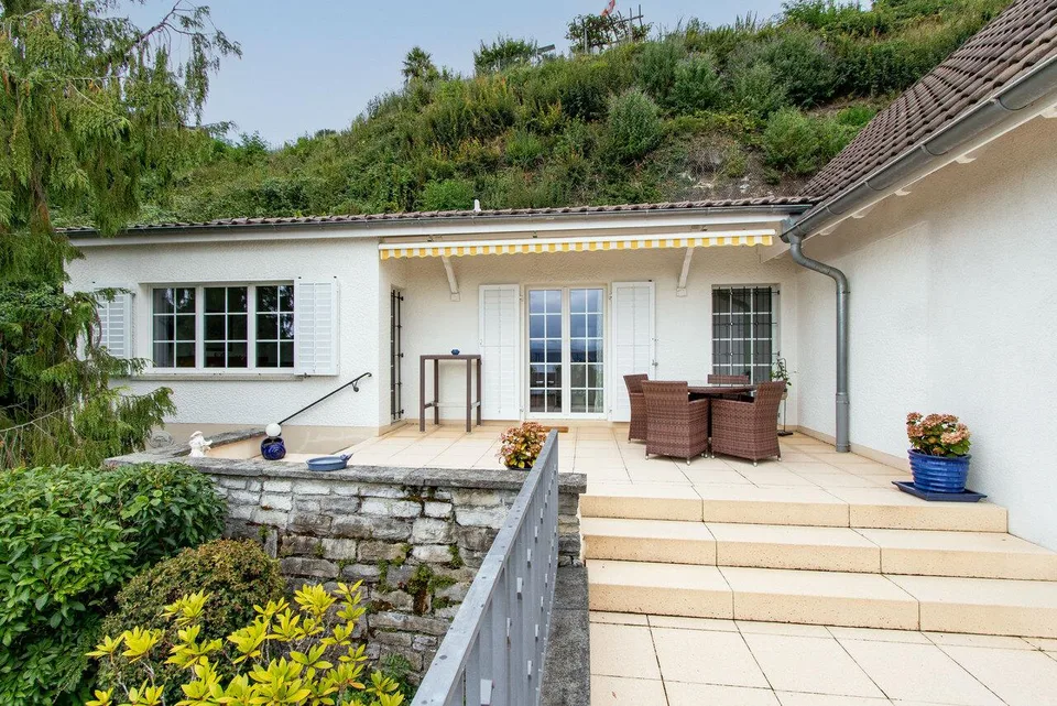 Exklusive Villa mit See- und Alpensicht sowie Pooloase