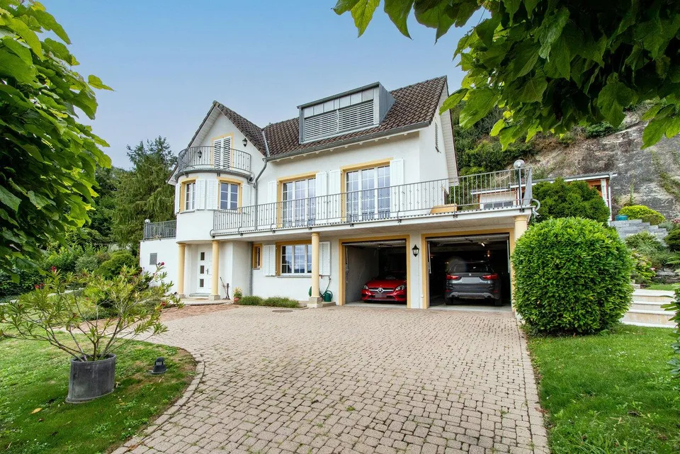 Exklusive Villa mit See- und Alpensicht sowie Pooloase