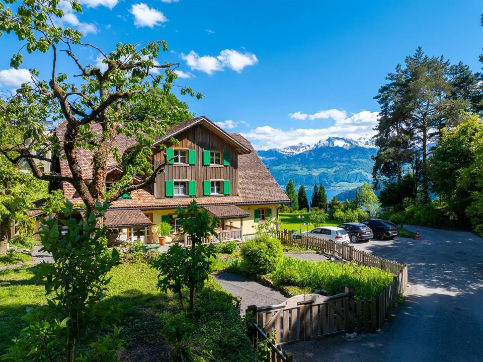 Ein Ort wie kein anderer - Landhausrarität oberhalb von Weggis