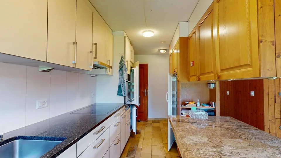 Bauernhaus mit modernem (Gewerbe-)Anbau – foto 12 di 23