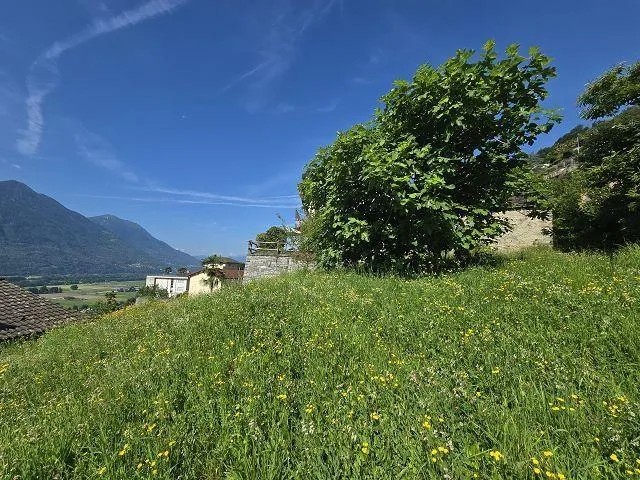 Terreno edificabile R2 di 1377 m2 molto soleggiata, tranquilla, bel...
