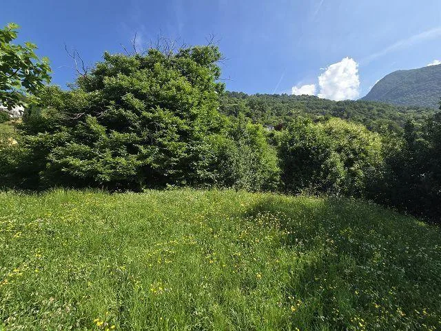 Terreno edificabile R2 di 1377 m2 molto soleggiata, tranquilla, bel...