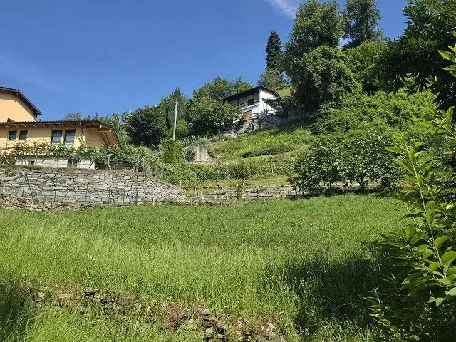 Terreno edificabile R2 di 1377 m2 molto soleggiata, tranquilla, bel...