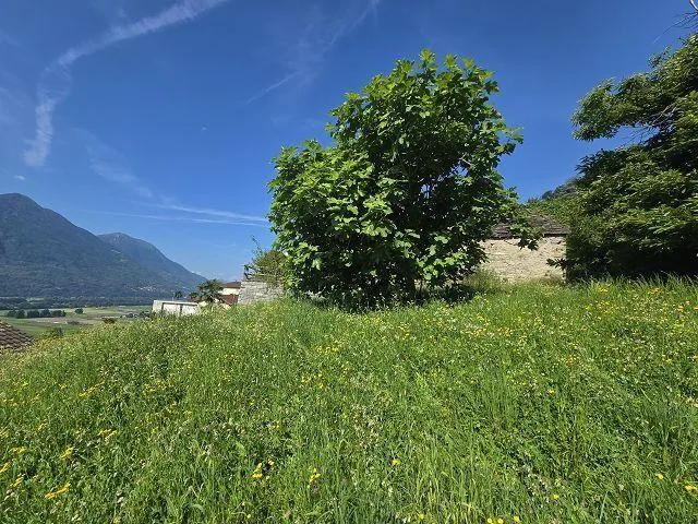 Terreno edificabile R2 di 1377 m2 molto soleggiata, tranquilla, bel...