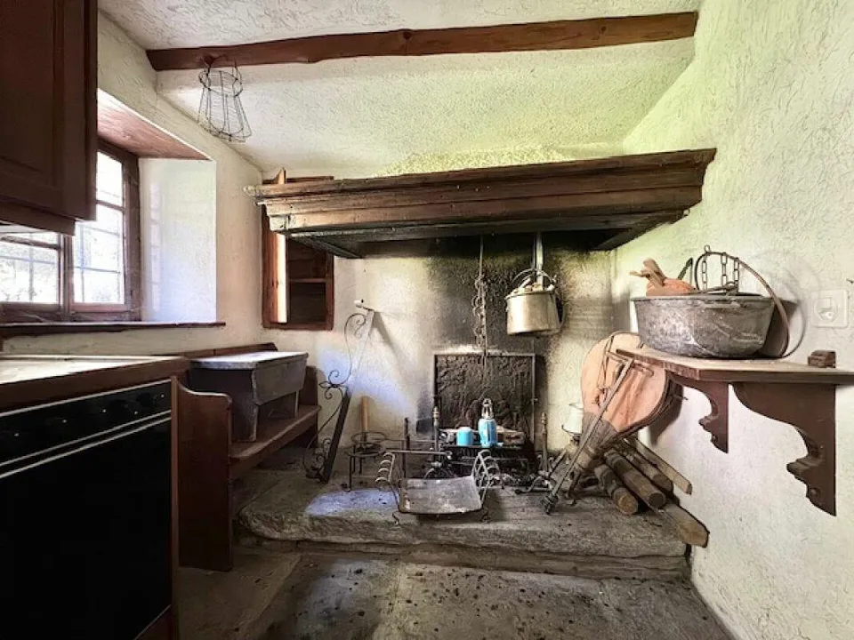 ZU VERKAUFEN IN CERENTINO - ANTIKES TESSINER HAUS MIT TYPISCHEM WAL... – foto 25 di 26