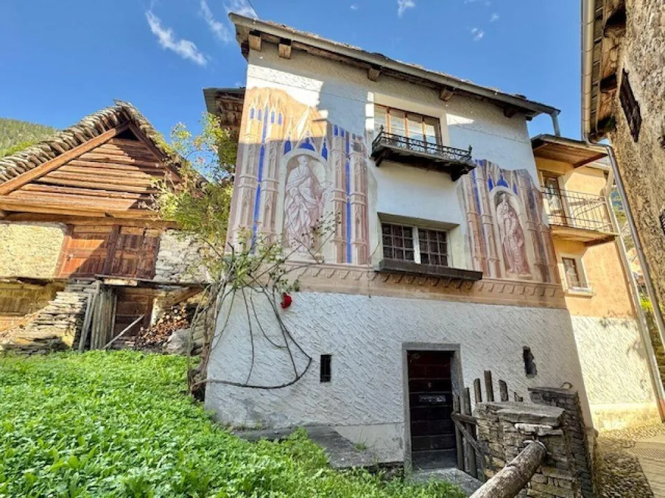ZU VERKAUFEN IN CERENTINO - ANTIKES TESSINER HAUS MIT TYPISCHEM WAL...