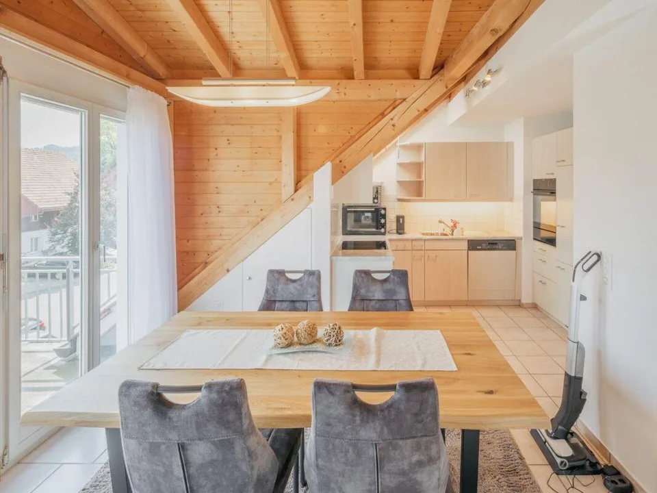 Charmante 2.5-Zimmer-Maisonette mit Rheinblick