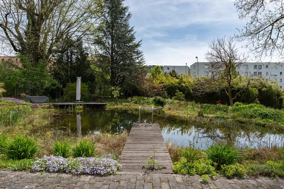 Enchanting, dreamy, and prestigious – spacious living within historic