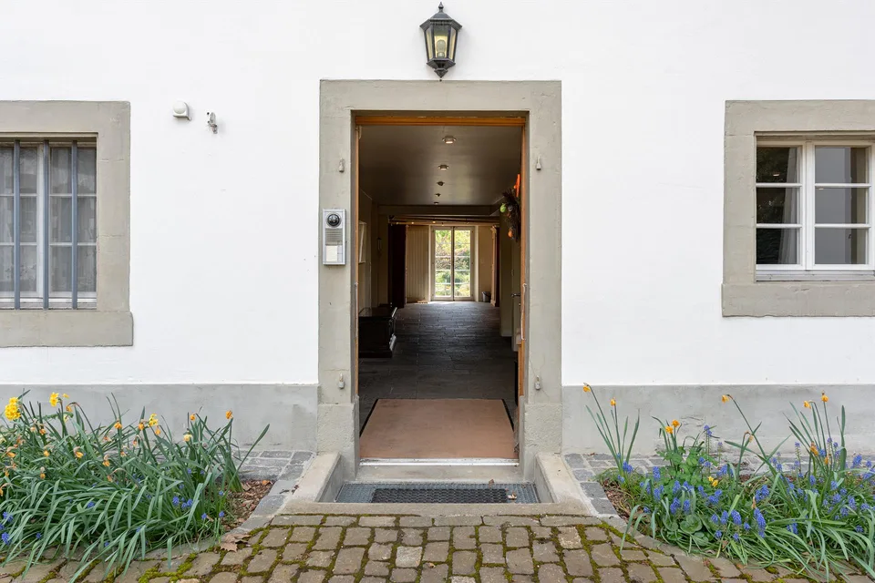 Enchanting, dreamy, and prestigious – spacious living within historic