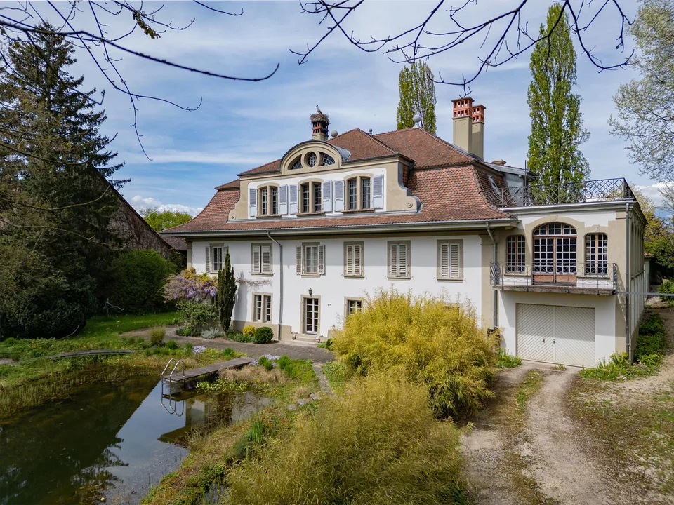Enchanting, dreamy, and prestigious – spacious living within historic