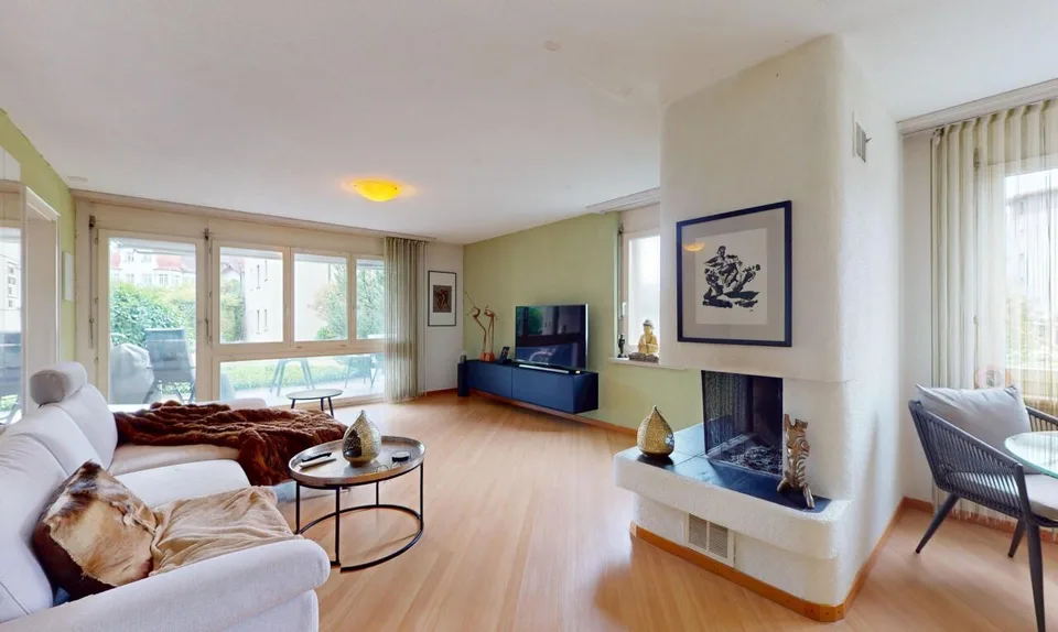 Wohngenuss mit Stil - 4.5-Zimmerwohnung mit Kamin, Terrasse & Loggia