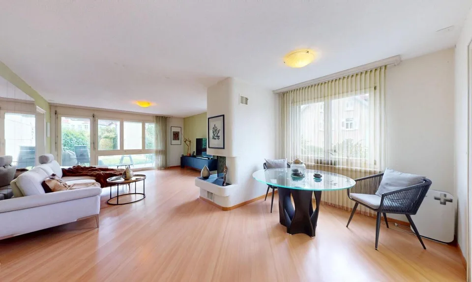 Wohngenuss mit Stil - 4.5-Zimmerwohnung mit Kamin, Terrasse & Loggia