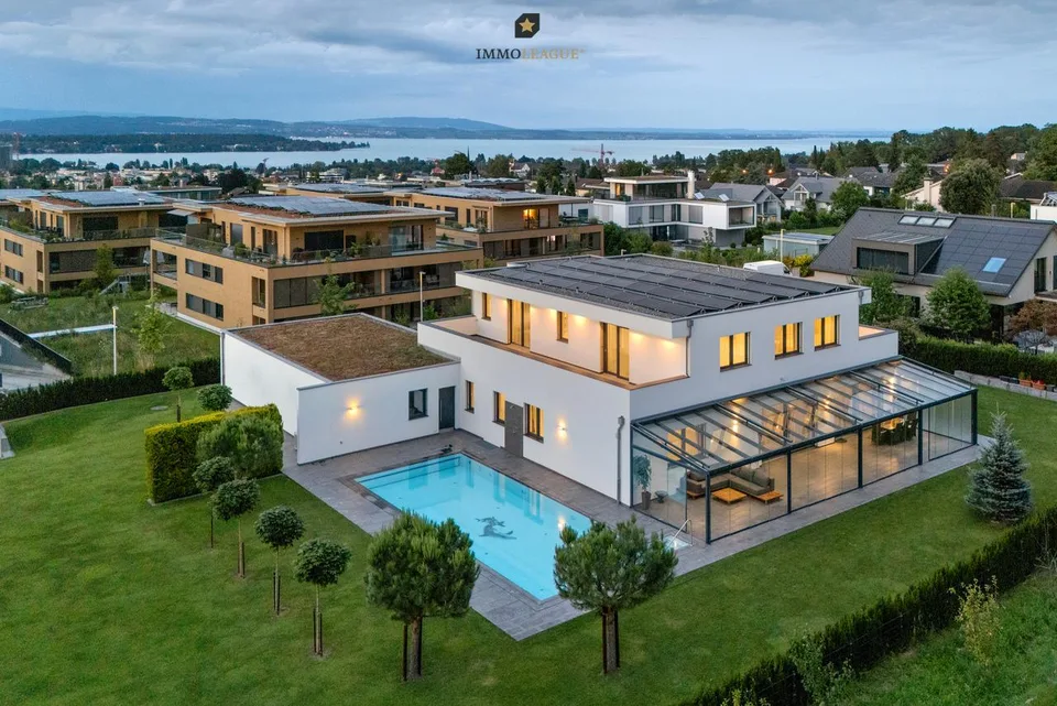 Harmonie in Design und Eleganz - moderne Luxusvilla der Extraklasse.
