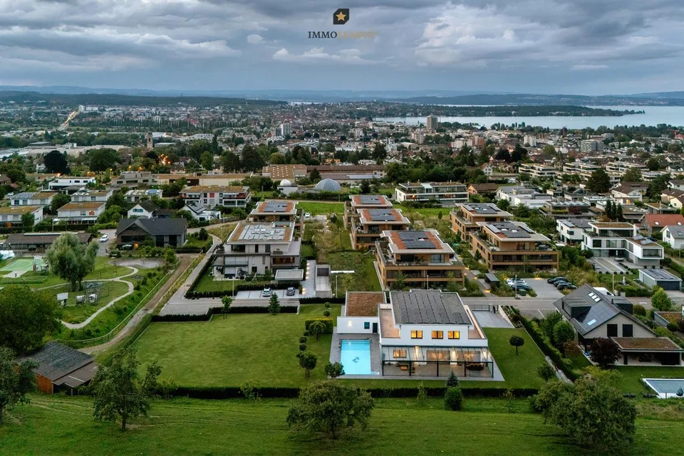 Harmonie in Design und Eleganz - moderne Luxusvilla der Extraklasse.