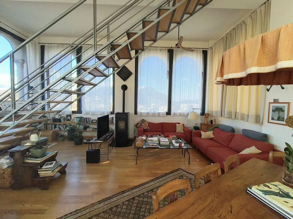 Elegante Dachgeschosswohnung in historischem Palazzo mit hochwertig... – Foto 6 von 17