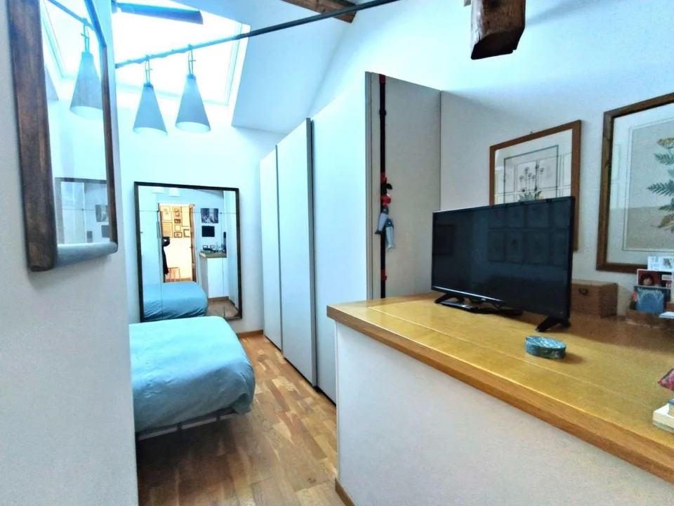 Elegante Dachgeschosswohnung in historischem Palazzo mit hochwertig... – Foto 13 von 17