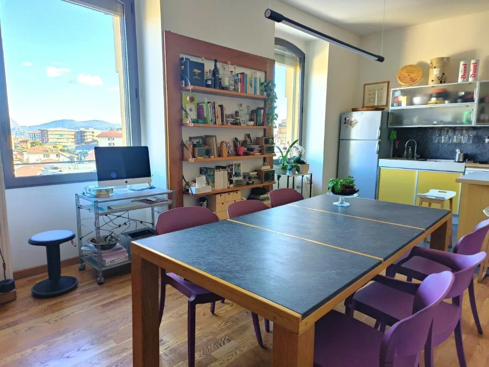 Elegante Dachgeschosswohnung in historischem Palazzo mit hochwertig...