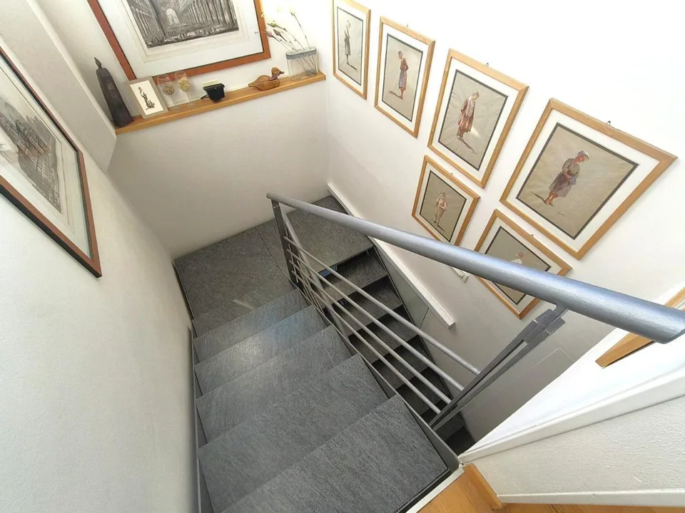 Elegante Dachgeschosswohnung in historischem Palazzo mit hochwertig... – Foto 12 von 17