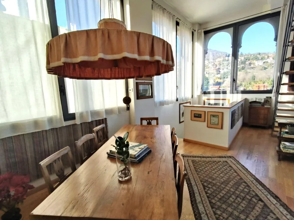 Elegante Dachgeschosswohnung in historischem Palazzo mit hochwertig...
