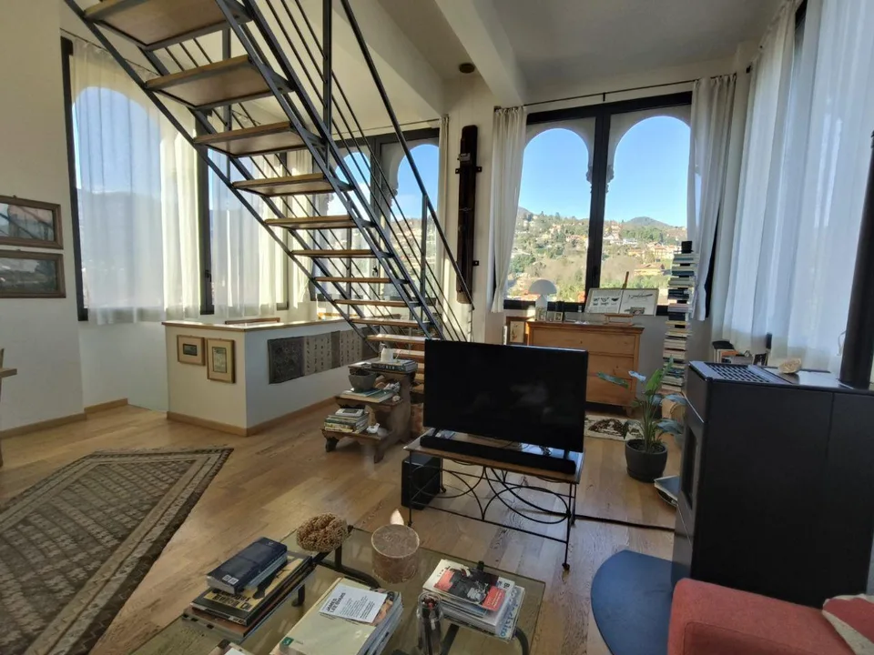 Elegante Dachgeschosswohnung in historischem Palazzo mit hochwertig... – Foto 7 von 17