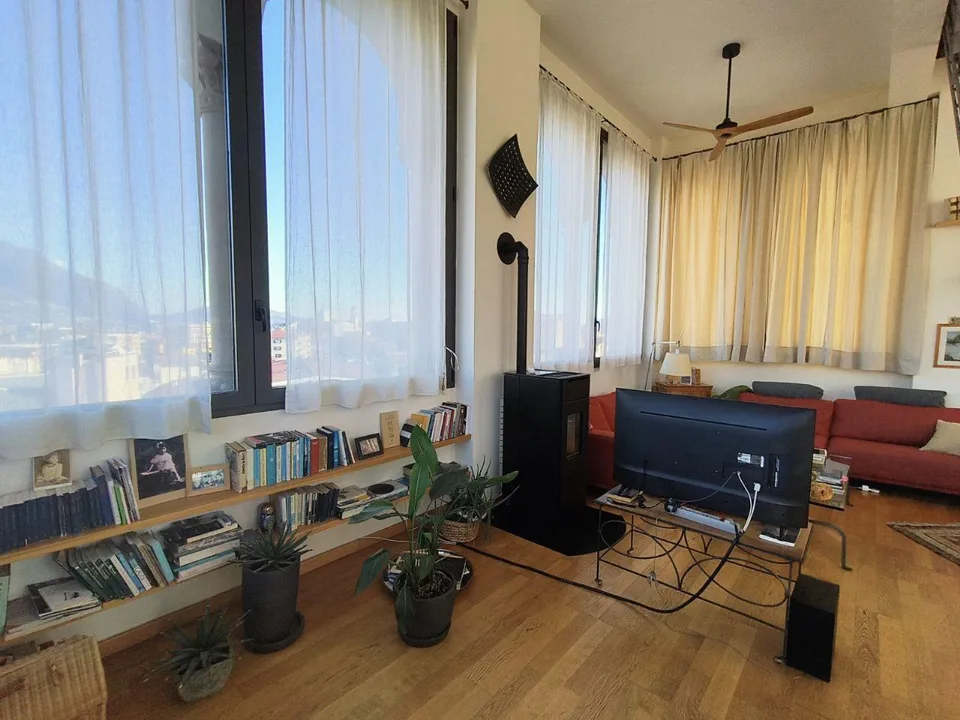 Elegante Dachgeschosswohnung in historischem Palazzo mit hochwertig... – Foto 9 von 17