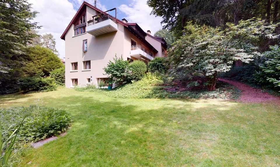 Grosszügige 6.5-Zimmer Maisonettewohnung mit grossem Garten