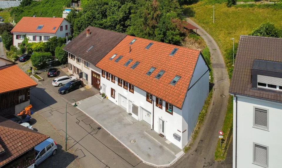 Grosszügiges Mehrfamilienhaus mit 3 Einheiten an ruhiger Lage