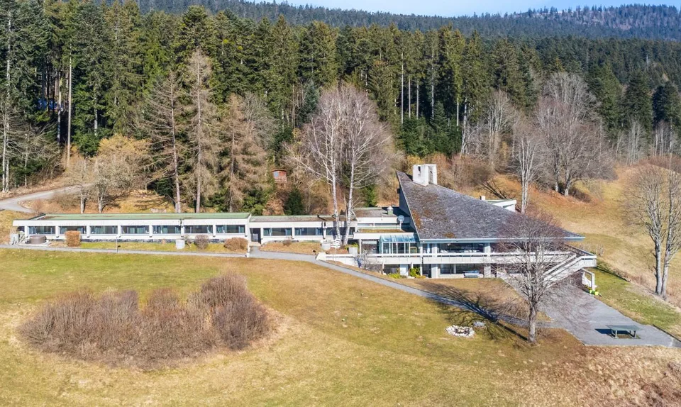 Magnifique hôtel dans cadre idyllique sur 18'000m2 de terrain!