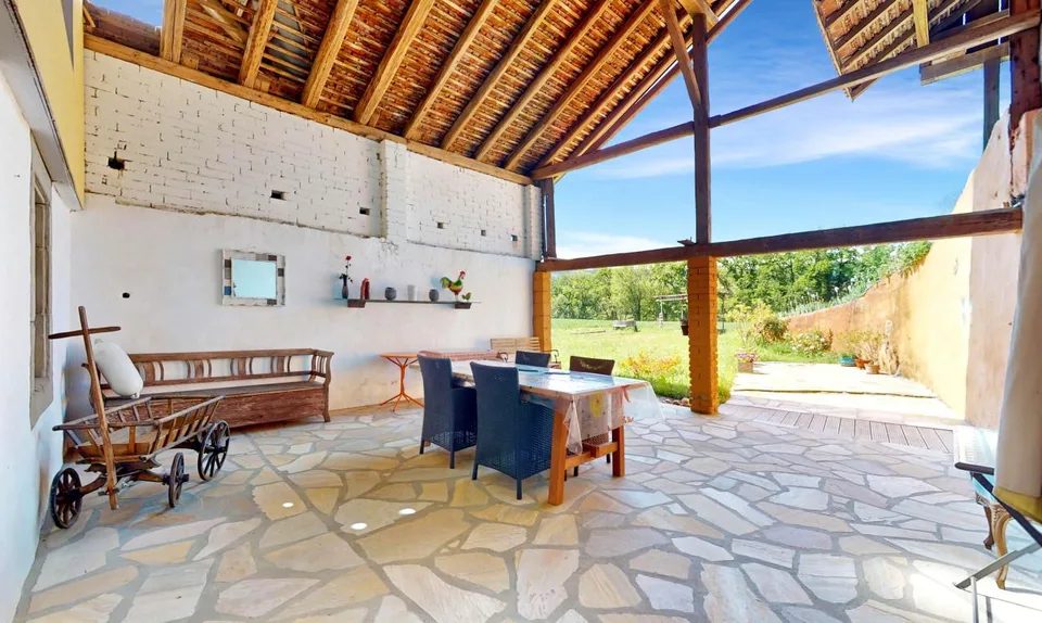 Magnifique ferme rénovée avec atelier d'artisan au coeur de la Broye