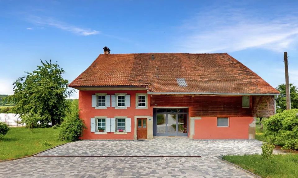 Magnifique ferme rénovée avec atelier d'artisan au coeur de la Broye