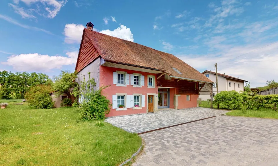 Magnifique ferme rénovée avec atelier d'artisan au coeur de la Broye