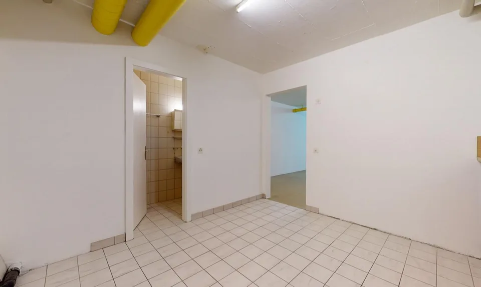 Grand 2 pièces avec fort potentiel – Foto 8 von 13